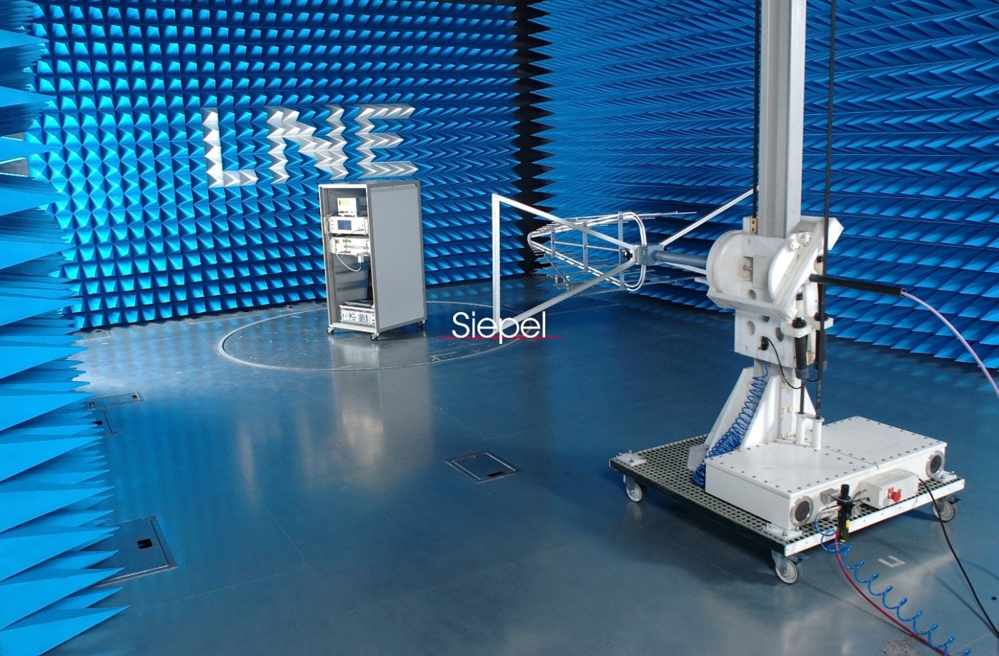 电波暗室中建设半电波暗室需要考虑的因素有哪些